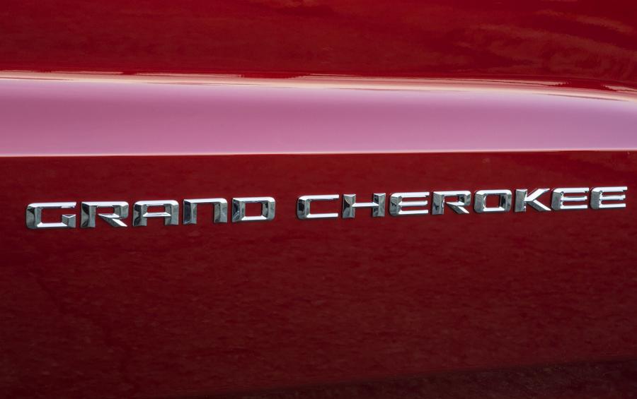  Jeep Grand Cherokee Summit 2014 года  (фото 18 из 61)